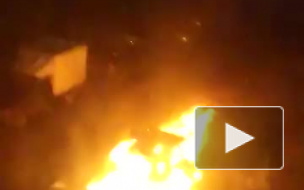 Видео: ночью на севере очевидцы засняли автомобильный пожар