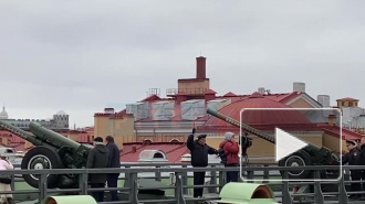 В Петропавловской крепости дали полуденный залп в честь годовщины воссоединения Крыма с Россией