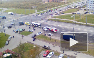 Женщина погибла под колесами автобуса на Ленинском проспекте