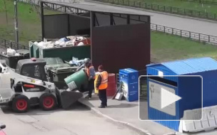 На Парнасе разделенный по контейнерам мусор сбрасывают в один грузовик