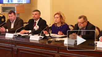 В рамках "Книжного салона" в Петербурге установят телефоны для разговоров с  поэтами