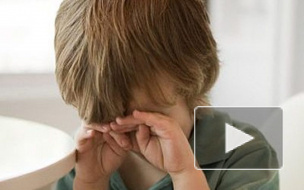 Пьяная мать избивала двухлетнего малыша на Невском проспекте