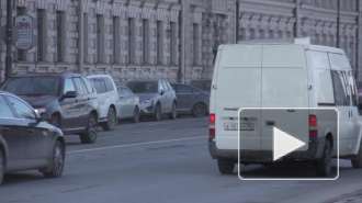 На Пискаревском проспекте бешеные грузовики снесли дорожное ограждение, "поцеловались" и вызвали затор