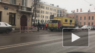 Видео: в трех районах Петербургах срочно ремонтируют трубопровод