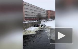 Два вездехода искупались в Смоленке 