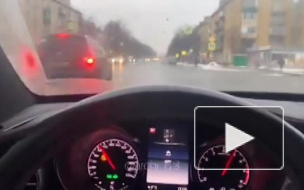 Полиция поймала петербургского лихача на Mercedes  с мигалками 