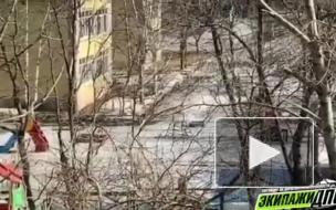 Пьяный водитель во Владивостоке сбил ворота детсада