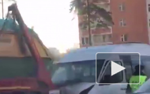 В Москве маршрутка столкнулась с грузовиком, пострадали 11 человек