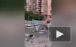 Две машины столкнулись на пересечении Гражданского и Просвещения