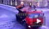 В центре Петербурга столкнулись легковушка и грузовик-"дорожник"