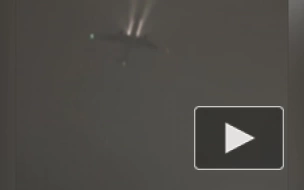 В Канаде момент удара молнии в самолет попал на видео