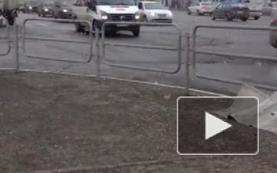 В Челябинске легковушка протащила по проезжей части детскую коляску