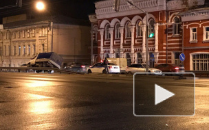 Цепная авария в Ярославле: В результате ДТП "Газель" повисла на ограждении