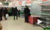 Видео: Жители Казани устроили давку возле ТЦ из-за дешевых продуктов