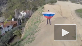 Тимати установил российский флаг на буквы Голливуд на холмах и его арестовали. В Сети появилось видео