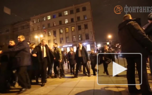 Видео: Путин посетил стихийный мемориал памяти жертв теракта на "Технологическом институте"