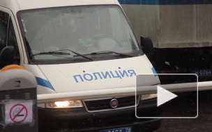 В Петербурге из магазина "Евросети" преступник в маске вынес 400 тыс рублей В Петербурге из магазина "Евросети" преступник в маске вынес 400 тыс рублей