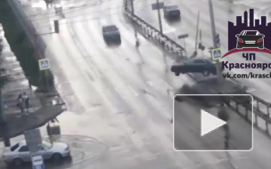 Видео полета иномарки после ДТП В Красноярске опубликовали в интернете