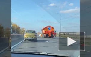 На Московском шоссе перевернулся белый автомобиль 