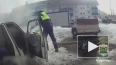 В Югре полицейские потушили загоревшийся автомобиль