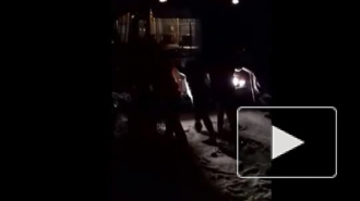 Видео о том, как под Смоленском на морозе женщины и дети толкали автобус