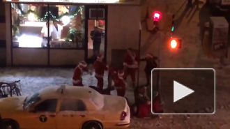 Видео массовой пьяной драки нью-йоркских Санта-Клаусов повеселило интернет