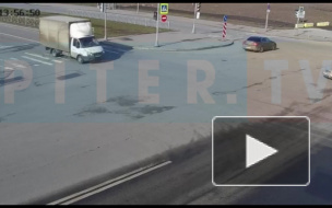 На перекрестке улиц Доблести и Казакова произошла авария с тремя авто