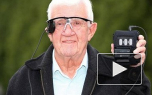 В Великобритании пенсионеру-киборгу вживили бионический глаз