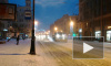 Дорожники Петербурга одновременно вывозят снег и моют дороги