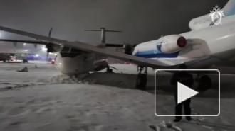 В аэропорту Сургута самолет ATR-72 сам укатился и столкнулся с Як-40