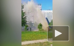 На Стародеревенской улице забил фонтан с водой