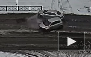 Видео: водителя иномарки занесло на дороге в Красном Селе