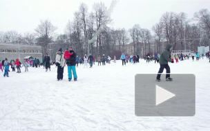 В Петербурге залили 238 катков, горожане занимаются хоккеем и фигурным катанием