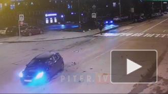Водитель "Бентли" не дал повернуть иномарке на Вязовой улице