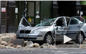 Рухнувшая кровля дома разбила машины на Благодатной