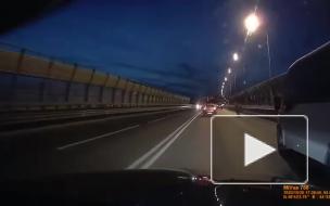 Смертельное ДТП с мотоциклистом на мосту в Волгограде попало на видео 