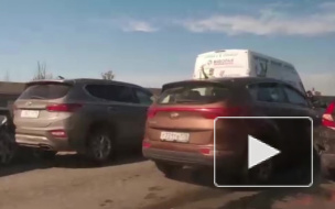 Автомобилисты устроили "стихийную парковку" на КАД