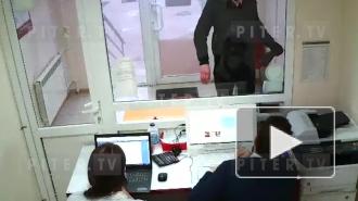 Офис микрозаймов на проспекте Маршала Жукова ограбил неизвестный мужчина в маске