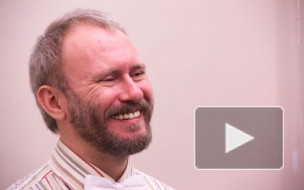 Сегодня в гостях у Piter.tv известный петербургский музыкант, певец, актер и шоумен Александр Лушин