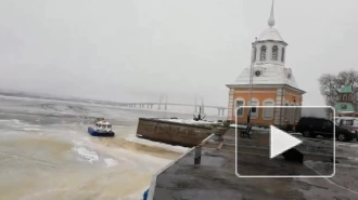 В Петербурге сотрудники МЧС спасли с оторвавшей льдины девять рыбаков