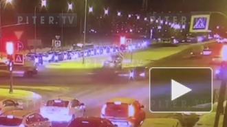 Участником аварии на перекрестке  Долгоозерной и Парашютной стала машина такси