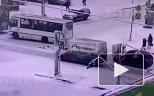 На перекрестке Ленинского и Варшавской маршрутка попала в ДТП