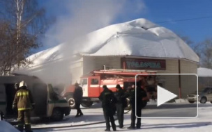 Очевидцы сняли горящую инкассаторскую машину в городе Ревда Свердловской области
