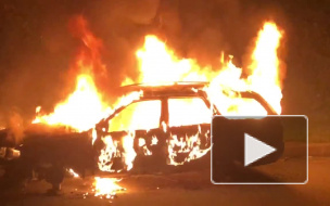 "Гори, гори ясно, чтобы не погасло": бездомные подожгли старый автомобиль 