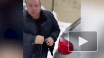 Видео: В Нижнем Новгороде водитель "Яндекс.Такси" выкинул из машины пассажирку и избил ее