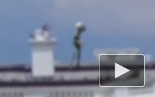 Китаец снял на видео гуманоида на крыше Белого дома