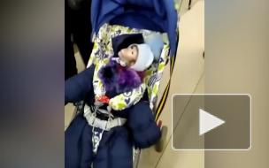 В Челнах покупательница пришла в продуктовый магазин с обезьяной в коляске