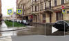 В Столярном переулке лопнула труба: вода заливает  дорогу