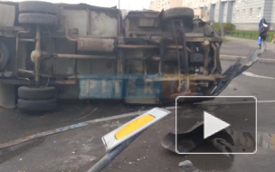 На улице Маршала Казакова "Жигули" опрокинул пустую "Газель"