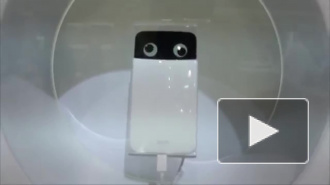 "Ну и гаджеты": смартфон с глазами и кредитка со сканером 